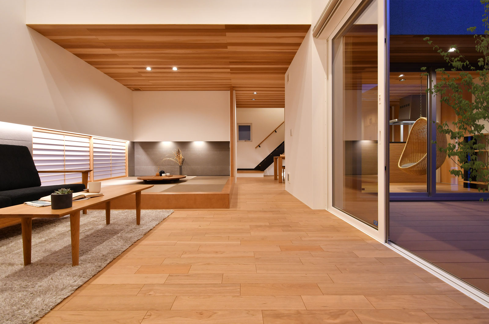 涼温な家 デッキつながりのLDK